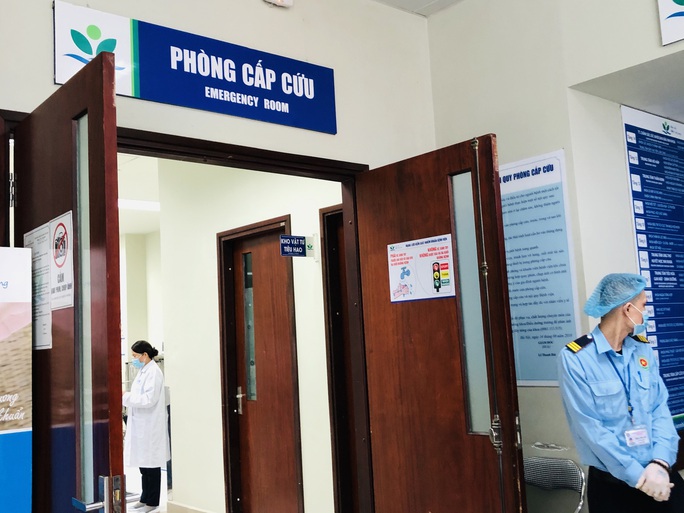 Bộ trưởng Bộ Y tế Nguyễn Thanh Long tặng quà, động viên bệnh nhân phải ăn Tết bệnh viện - Ảnh 18.