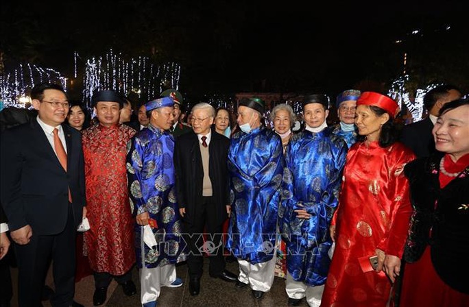 Tổng Bí thư, Chủ tịch nước chúc Tết người dân Hà Nội bên Tượng đài Lý Thái Tổ - Ảnh 12.