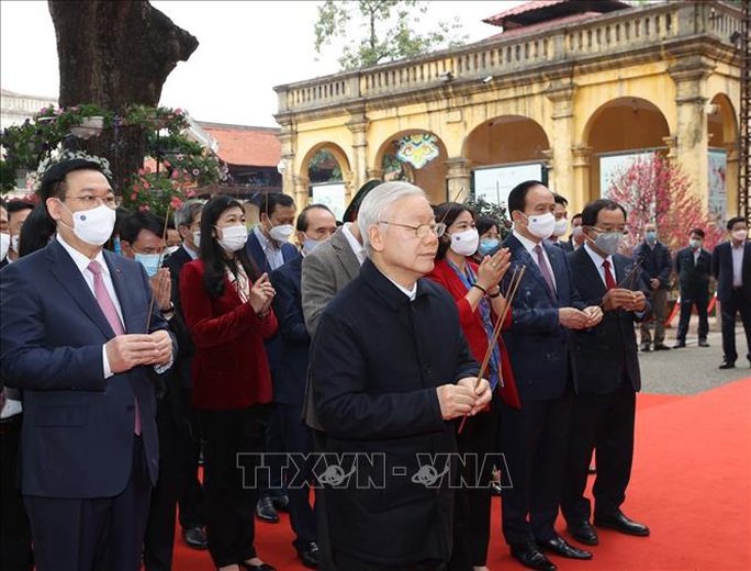 Tổng Bí thư, Chủ tịch nước Nguyễn Phú Trọng dâng hương tại Hoàng thành Thăng Long - Ảnh 1.