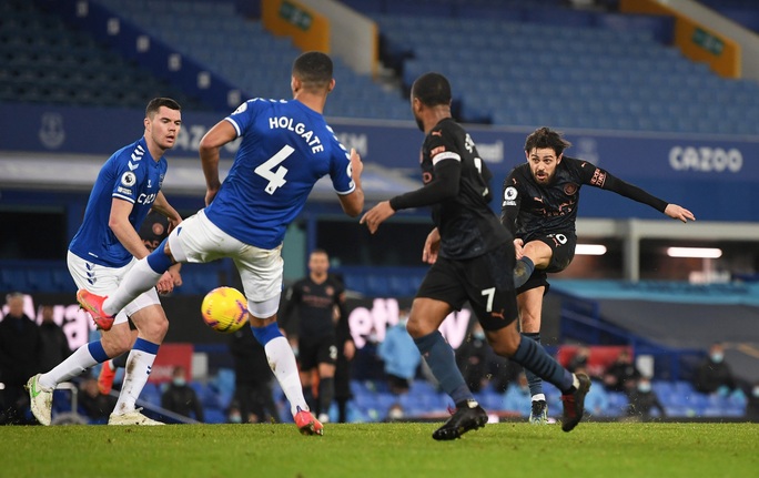 Hai siêu phẩm hạ Everton 3-1, Man City xây chắc ngôi đầu - Ảnh 5.