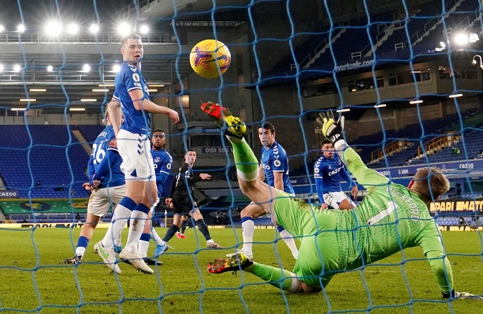 Hai siêu phẩm hạ Everton 3-1, Man City xây chắc ngôi đầu - Ảnh 2.