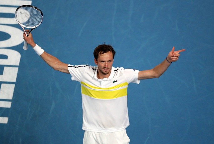 Medvedev hẹn chung kết với Djokovic sau khi hạ gục nhanh Tsitsipas - Ảnh 6.