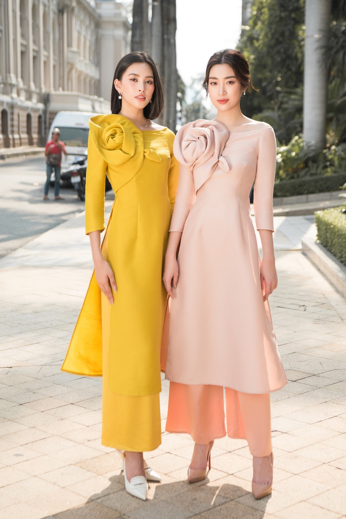 Đỗ Mỹ Linh - Tiểu Vy mười phân vẹn mười trong áo dài du xuân - Ảnh 9.