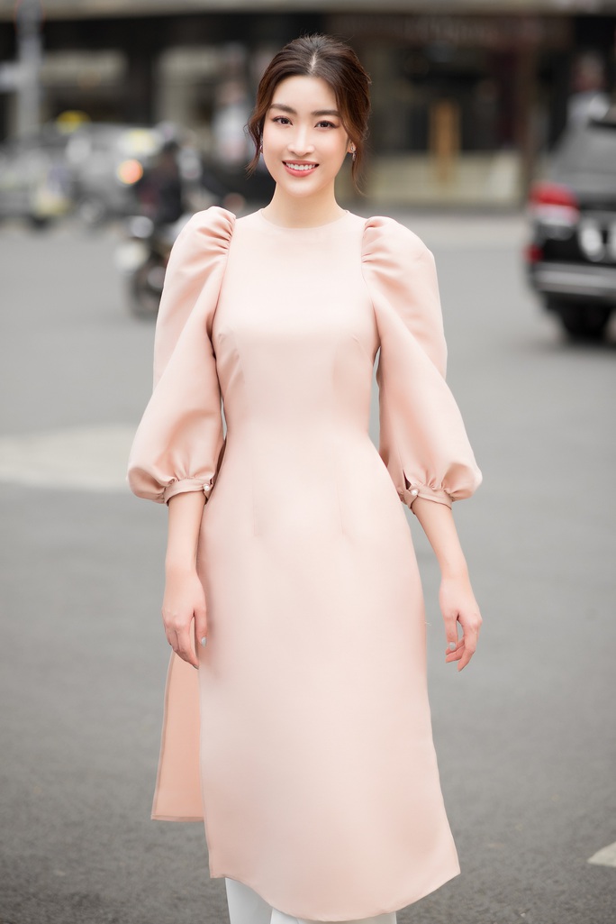 Đỗ Mỹ Linh - Tiểu Vy mười phân vẹn mười trong áo dài du xuân - Ảnh 8.