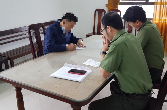 Đăng clip xúc phạm công an phường, đôi nam nữ bị phạt 15 triệu đồng - Ảnh 2.