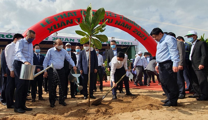 Thủ tướng Nguyễn Xuân Phúc phát động Tết trồng cây tại Phú Yên - Ảnh 1.