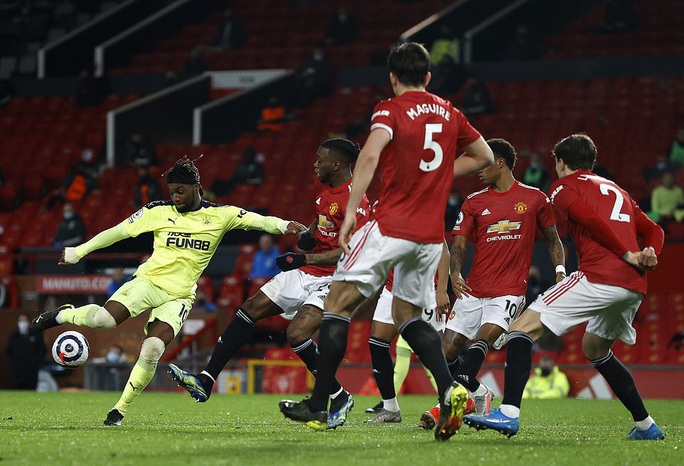 Thắng thuyết phục Newcastle, Man United mạnh mẽ về ngôi nhì bảng - Ảnh 4.
