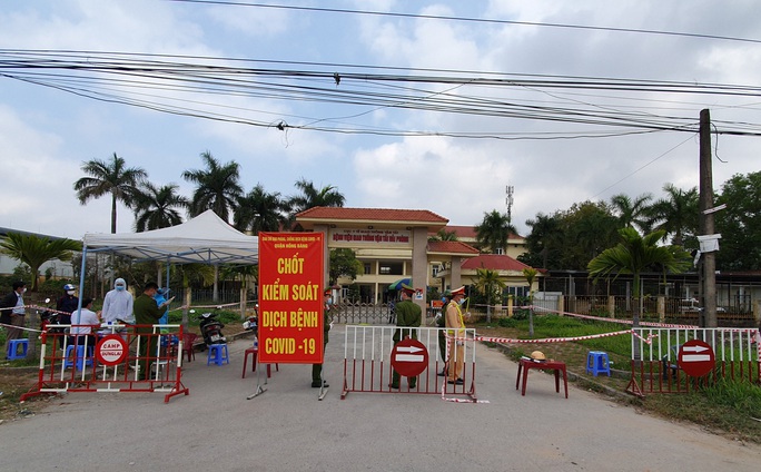 Thêm 2 ca dương tính với SARS-CoV-2  là bạn trai và em gái của nữ điều dưỡng - Ảnh 1.