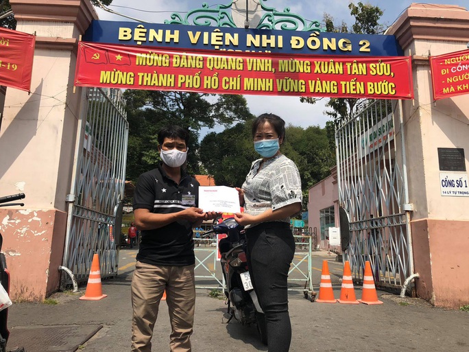 Bé gái 7 tuổi bị phỏng, gia đình đưa về nhà chờ chết: Rất cần sự giúp đỡ - Ảnh 2. Bé gái 7 tuổi bị phỏng, gia đình đưa về nhà chờ chết: Rất cần sự giúp đỡ - Ảnh 2.