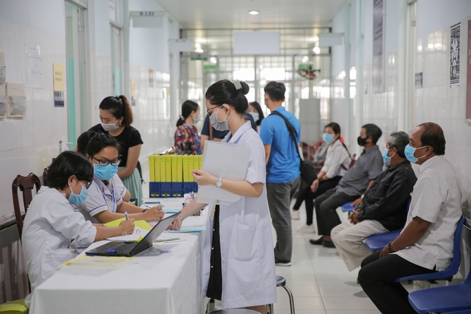 Tiêm thử nghiệm vắc-xin COVID-19 của Việt Nam cho 300 người ở Long An - Ảnh 1.