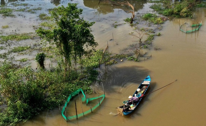 Dọc những triền sông - Ảnh 2.