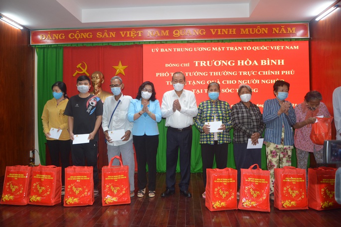 Phó Thủ tướng Thường trực Trương Hòa Bình thăm, tặng quà Tết tại Sóc Trăng - Ảnh 2.