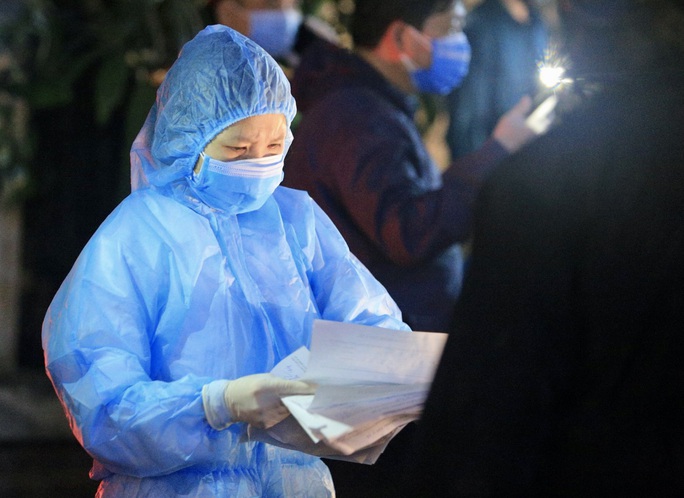 CLIP: 88 Lang Ha luxury apartment building blockade, residents messed with medical notification - Photo 8.