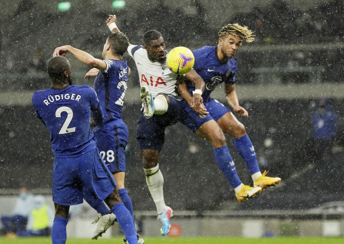 Tottenham chết trên chấm phạt đền, Chelsea thắng derby London nghiệt ngã - Ảnh 2.