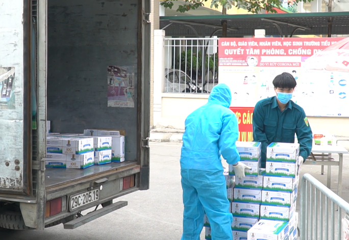 Vinamilk hỗ trợ 45.000 hộp sữa cho 800 trẻ em đang cách ly tại các tỉnh, thành - Ảnh 1.