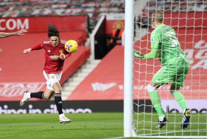 Công làm thủ phá, Man United đánh rơi chiến thắng ở Old Trafford - Ảnh 3.