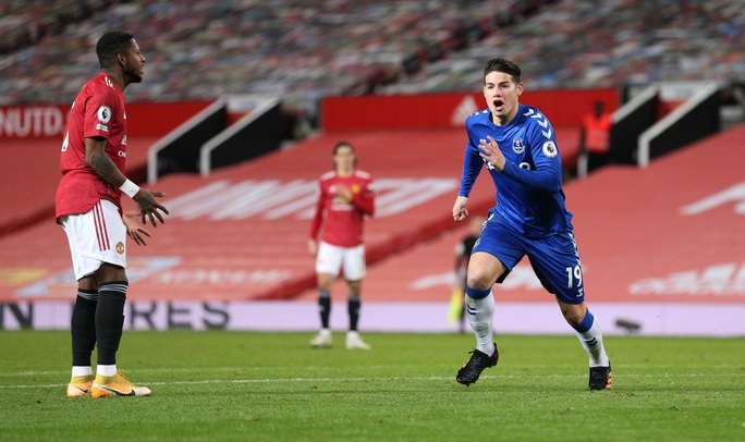 Công làm thủ phá, Man United đánh rơi chiến thắng ở Old Trafford - Ảnh 7.