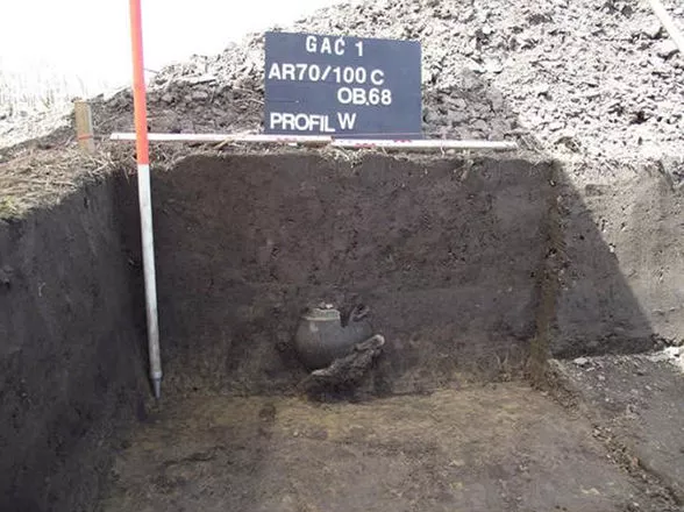 Bí ẩn hài cốt người đàn bà 1.800 tuổi nguyên vẹn giữa nghĩa trang hoả táng - Ảnh 2.