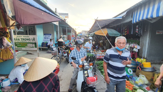 Nhộn nhịp chợ quê ngày giáp Tết - Ảnh 4.