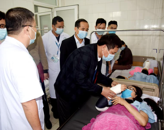 Nữ nhân viên y tế bị tai nạn trên đường đi lấy mẫu xét nghiệm Covid-19 - Ảnh 1.