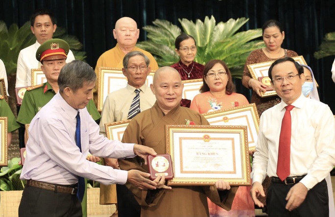 Chủ tịch Nguyễn Thành Phong mong muốn nghĩa tình trở thành thương hiệu của người dân TP HCM - Ảnh 2.
