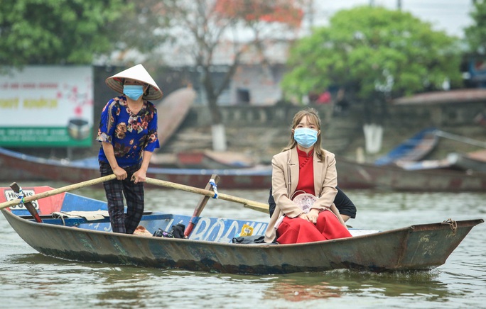CLIP: 16.000 người đến chùa Hương trong sáng đầu tiên mở cửa trở lại - Ảnh 7.