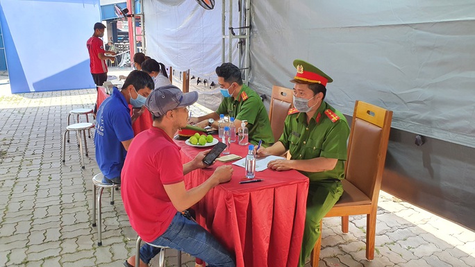 Lật tẩy thuật ẩn thân của nhóm tài xế làm chuyện mờ ám ở cảng Cát Lái - Ảnh 6.