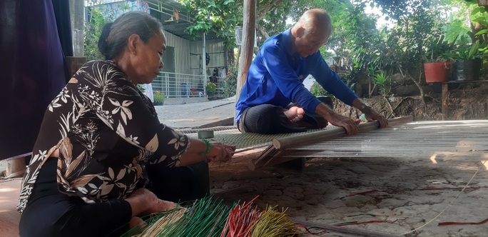 CLIP: Ngỡ ngàng làng chiếu trăm năm được UNESCO vinh danh - Ảnh 20. CLIP: Ngỡ ngàng làng chiếu trăm năm được UNESCO vinh danh - Ảnh 20.