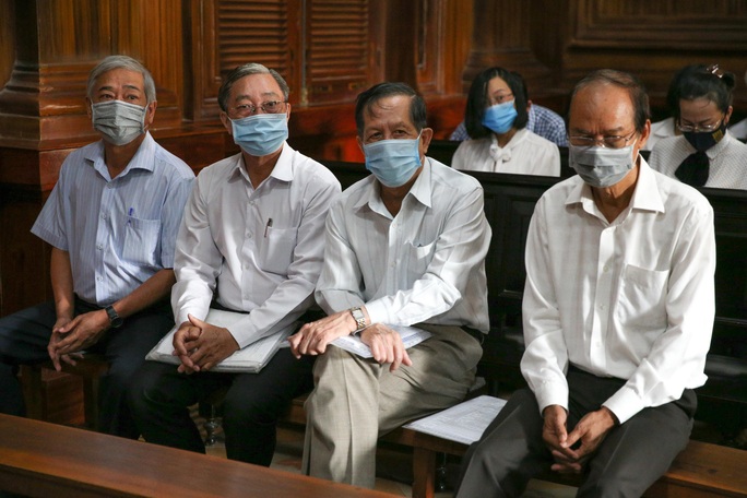 Toàn cảnh phiên toà xét xử ông Nguyễn Thành Tài và nữ đại gia ngày đầu tiên - Ảnh 3.