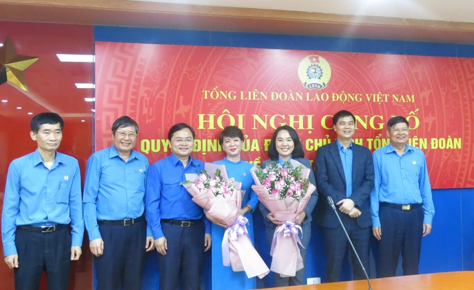 Tổng LĐLĐ Việt Nam trao quyết định cho hai quyền trưởng ban - Ảnh 1.