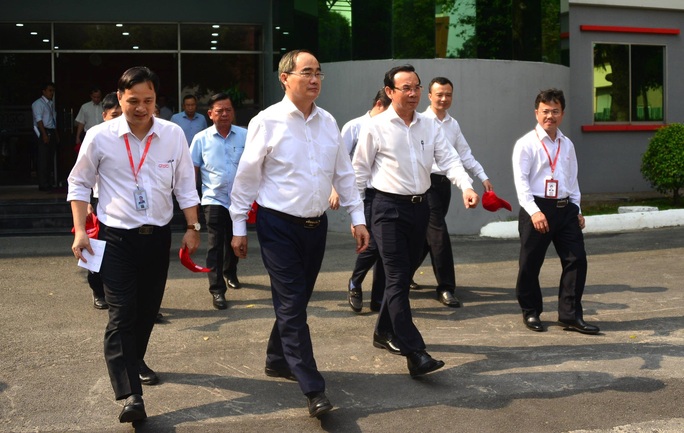 Ông Nguyễn Văn Nên và ông Nguyễn Thiện Nhân thăm Công viên phần mềm Quang Trung - Ảnh 1.