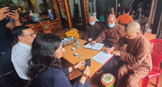 Frustrated with the abbot of Hung Khanh Pagoda, the authorities and the people demanded to take the venerable Thich Ban Phuc to another place - Photo 5.