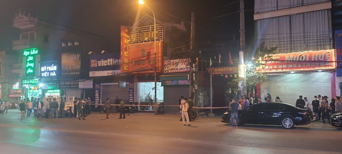 Truy bắt nam thanh niên ném mìn tự chế vào tiệm vàng, 1 người bị thương - Ảnh 1. Truy bắt nam thanh niên ném mìn tự chế vào tiệm vàng, 1 người bị thương - Ảnh 1.