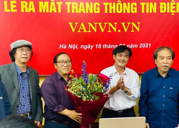 Chủ tịch Hội nhà văn Việt Nam muốn đẩy tư thế của nhà văn trước xã hội - Ảnh 1.