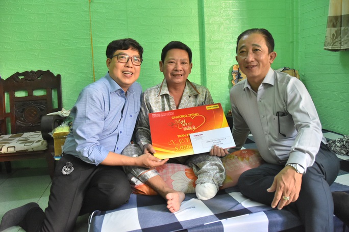 Chương trình Mai Vàng nhân ái thăm NSƯT Linh Phước và nghệ sĩ Thái Thanh Hằng - Ảnh 1.