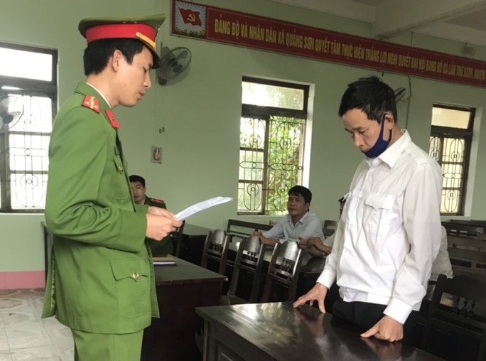 Bắt 2 đối tượng làm huân, huy chương, bằng khen giả ở Quảng Bình - Ảnh 2. Bắt 2 đối tượng làm huân, huy chương, bằng khen giả ở Quảng Bình - Ảnh 2.