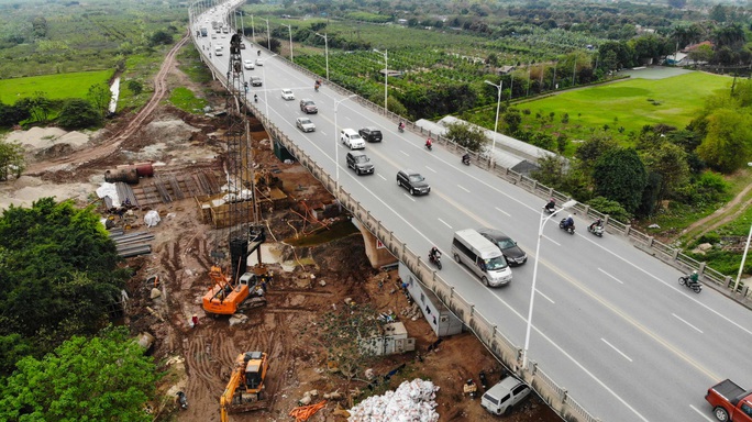 CLIP: Hàng trăm công nhân hối hả xây cầu Vĩnh Tuy 2 mức đầu tư 2.538 tỉ đồng - Ảnh 3.