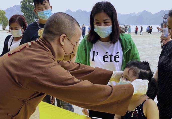 5 vạn người đổ về chùa Tam Chúc: Chùa xây dựng hệ thống phòng chống dịch Covid-19 - Ảnh 15.