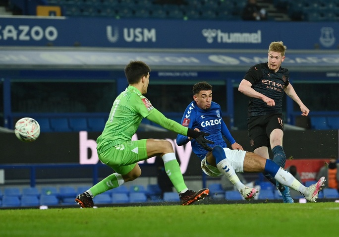 Siêu sao bùng nổ, Man City tốc hành đoạt vé bán kết FA Cup - Ảnh 7.