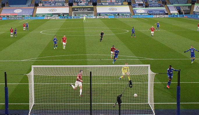 Tứ kết FA Cup: Công cùn thủ kém, Man United thua tan tác Leicester  - Ảnh 4.