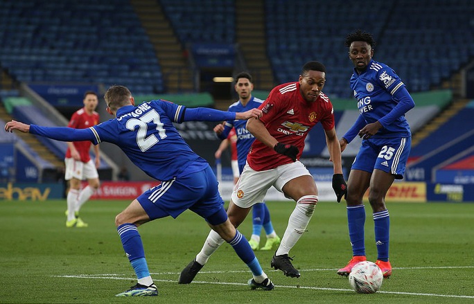 Tứ kết FA Cup: Công cùn thủ kém, Man United thua tan tác Leicester  - Ảnh 1.