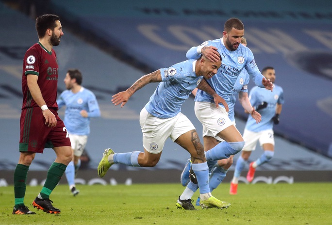 Bùng nổ trước Wolverhampton, Man City nối dài kỷ lục toàn thắng - Ảnh 5. Bùng nổ trước Wolverhampton, Man City nối dài kỷ lục toàn thắng - Ảnh 5.