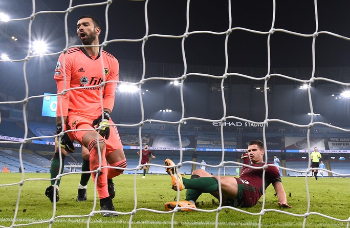Bùng nổ trước Wolverhampton, Man City nối dài kỷ lục toàn thắng - Ảnh 2. Bùng nổ trước Wolverhampton, Man City nối dài kỷ lục toàn thắng - Ảnh 2.