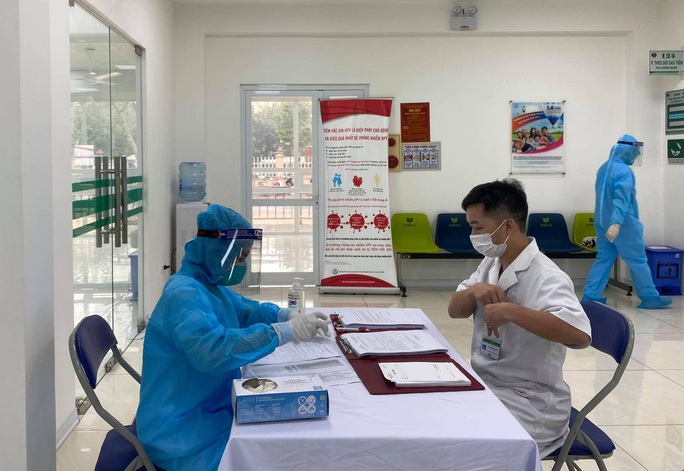 A close-up of Covid-19 vaccination in the frontline - Photo 15. A close-up of Covid-19 vaccination in the frontline - Photo 15.
