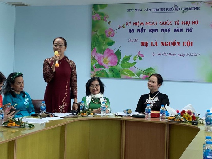 Hội Nhà văn TP HCM ra mắt Ban Nhà văn nữ - Ảnh 2.