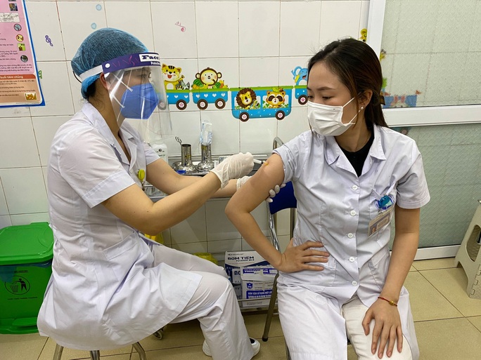 A close-up of Covid-19 vaccination in the frontline - Photo 39. A close-up of Covid-19 vaccination in the frontline - Photo 39.