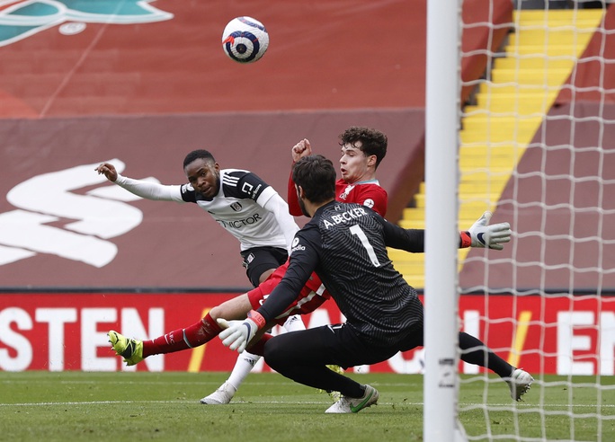 Tân binh Fulham thắng sốc, đương kim vô địch Liverpool sa lầy ở Anfield - Ảnh 4.