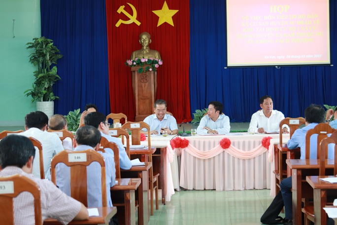 Đắk Lắk họp bàn cuộc di dân lớn với hơn 3.300 người ra khỏi lòng hồ - Ảnh 1. Đắk Lắk họp bàn cuộc di dân lớn với hơn 3.300 người ra khỏi lòng hồ - Ảnh 1.