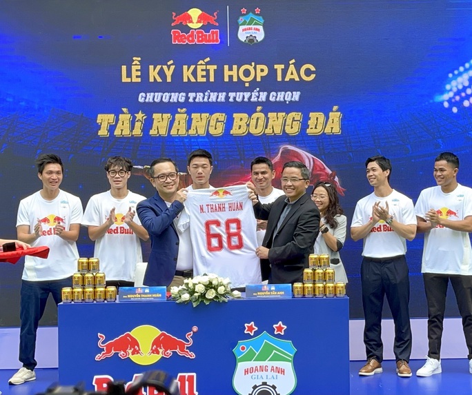 Xuân Trường phiên dịch cho HLV Kiatisak, Công Phượng trải lòng về mục tiêu V-League 2021 - Ảnh 4.