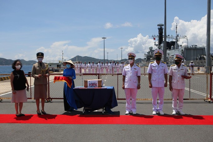 Tàu Hải quân Hoàng gia Anh HMS Richmond thăm Việt Nam - Ảnh 10.